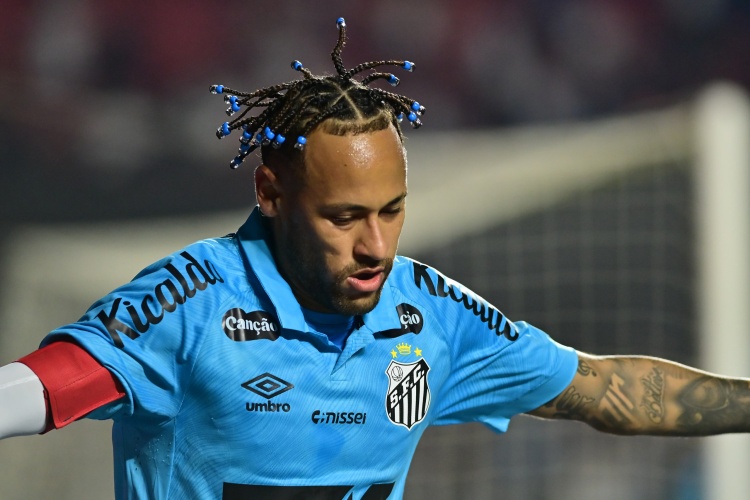 巴西前国脚：内马尔还是不成熟，他习惯于被追捧和自我宣传